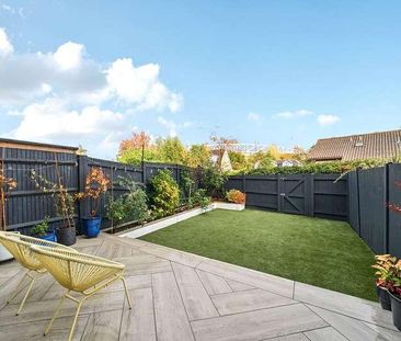 Sycamore Avenue, Woking, Surrey, GU22 - Photo 5