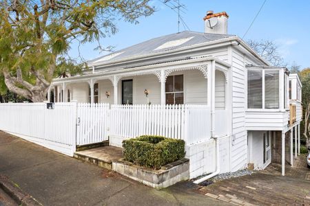 Charming Villa in Prime Parnell Location – Double Grammar Zone - Photo 2