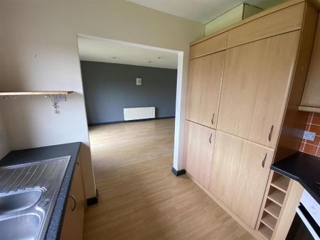 16 Parkview Court, Lurgan, BT66 8AF - Photo 4