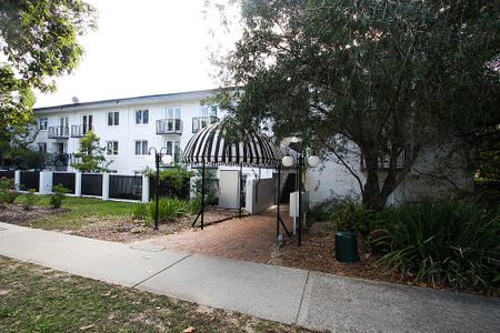 28/17 The Avenue, Crawley WA 6009 - Photo 4
