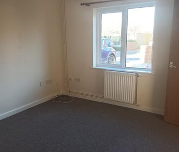 2 bedroom semi-detached house to rent - Photo 3