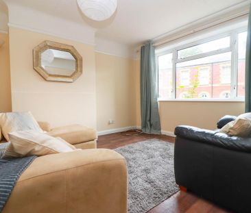 3 bedroom end of terrace house to rent - Photo 1