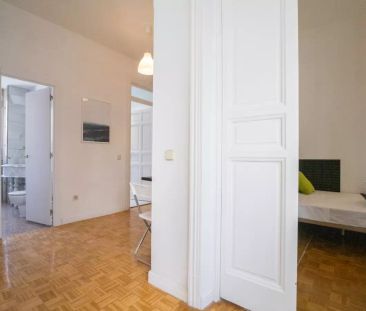 Room in a shared 11-bedroom apartment for rent in Justicia - Foto 5
