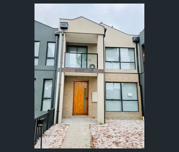 124 Newbury Boulevard, Craigieburn, Vic 3064 - Photo 3