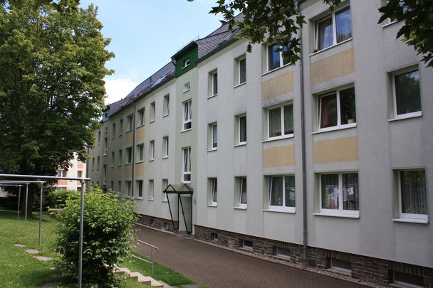 Charmante Dachgeschosswohnung mit Einbauküche - Photo 1