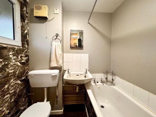 8b Carrigart Avenue, Belfast, BT11 9HU - Photo 1