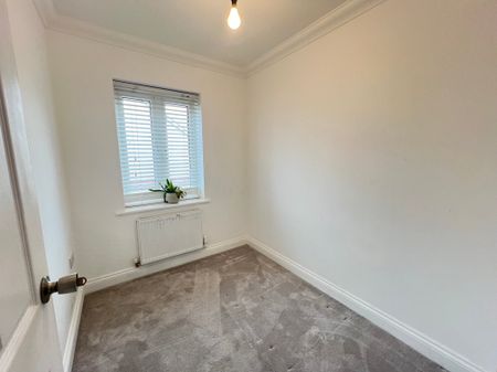 Academia Avenue, Broxbourne - Photo 2