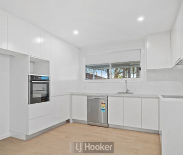 Character And Charm With Modern Style! - Photo 6