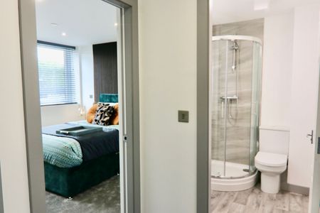 NEWLY REFURBISHED 1 BED APARTMENT - LEEDS - Photo 4