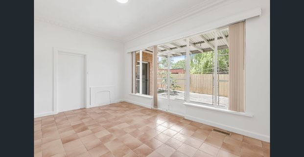 Charming 1950s Family Home - Photo 1