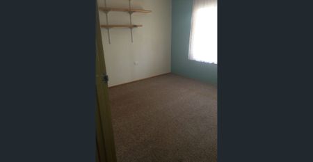 Family home with powered shed - Photo 4