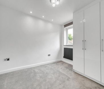 4 bedroom terraced house to rent - Photo 3