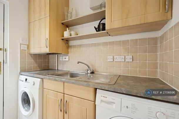 4 bedroom detached house to rent - Photo 1