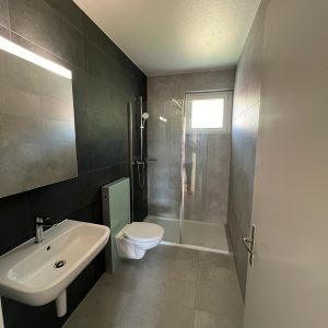 Bel appartement de 3 pièces avec balcon dans un immeuble calme à Gals - Photo 3