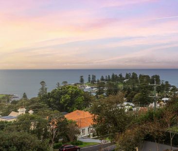 4-Bedroom Home with Stunning 180-Degree Views in Kiama - Photo 4