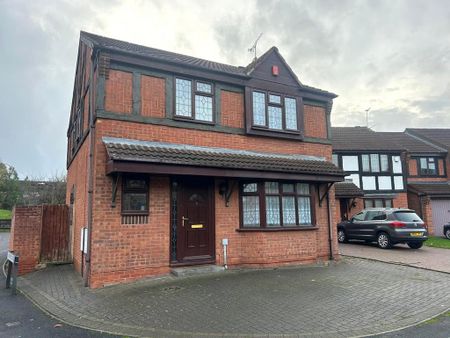 4 bedroom detached house to rent - Photo 2