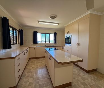 THREE BEDROOM HOME CLOSE TO SCHOOLS! - Photo 3