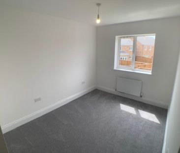 3 bedroom semi-detached house to rent - Photo 3