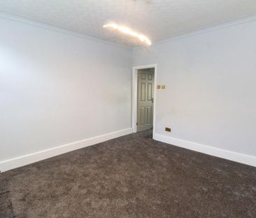 2 bedroom end of terrace house to rent - Photo 4