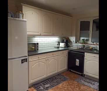 Room in a Shared House, Heathhurst Road South, CR2 - Photo 6