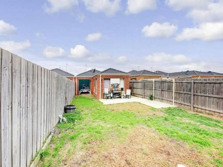 Low-Maintenance Living in a Prime Spot - Photo 4