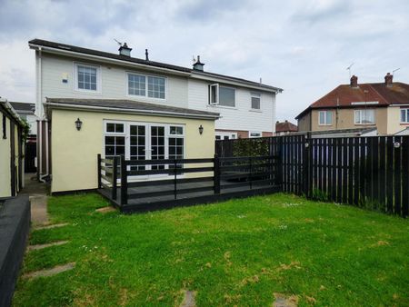 3 bed semi-detached house to rent in Bideford Gardens, Jarrow, NE32 - Photo 2