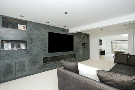 4 bedroom detached house to rent - Photo 4