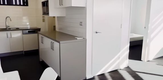 2 bed 2 bath - Photo 2