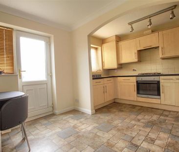 3 bedroom semi-detached house to rent - Photo 3