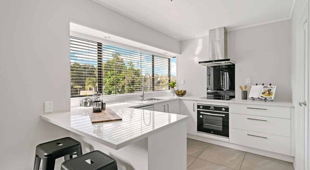 Three Bedroom One Bath in Hillcrest! - Photo 1