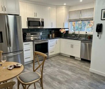 Renovated 3 Bedroom Townhouse — 3 Bedrooms Townhouse - Photo 1