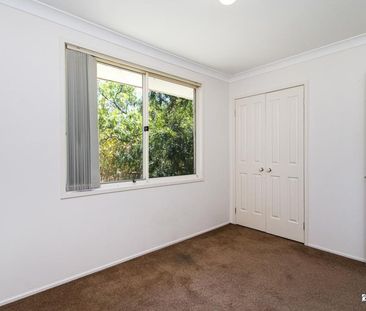 Large four bedroom home - Photo 6