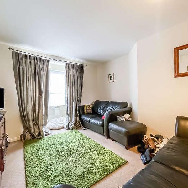 Celsus Grove, Swindon, Wilts, SN1 - Photo 1