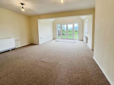 3 bedroom semi-detached bungalow to rent - Photo 2