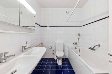 Spacious apartment near the United Nations - Photo 5