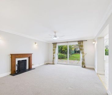 5 bedroom detached house to rent - Photo 4