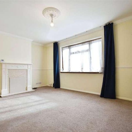 Thatches Grove, Romford, RM6 - Photo 1