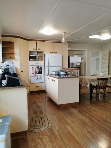 Furnished Room for Rent in Central Newtown Location - Photo 2