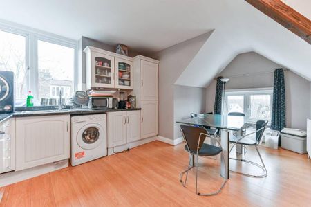 3 bedroom flat to rent - Photo 3