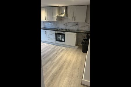 2 Bed Flat, Samuel St, SE18 - Photo 3