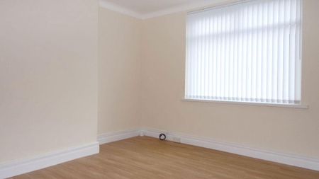 2 bed lower flat to rent in NE29 - Photo 2