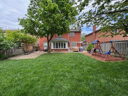 For Lease - 23 Linden Crescent, Brampton, Ontario - Photo 3