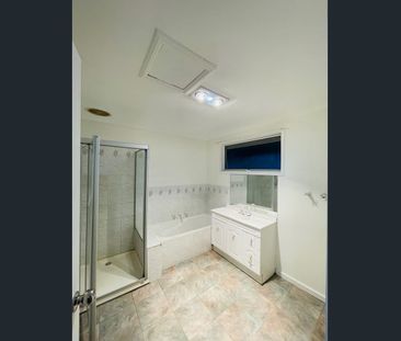 Updated 2 bedroom Unit, Within Walking Distance To Eltham Station - Photo 5