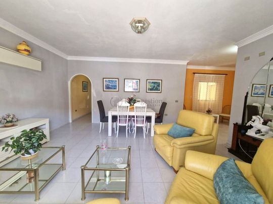 Se alquila en Los Olivos apartamento de 4 dormitorios - Photo 1