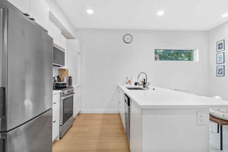 For Lease - 368 Tweedsmuir Avenue Unit# 201, Westboro - Hampton Park, Ontario - Photo 2