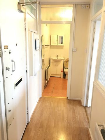 1 Bed Flat, Twyford House, N15 - Photo 2