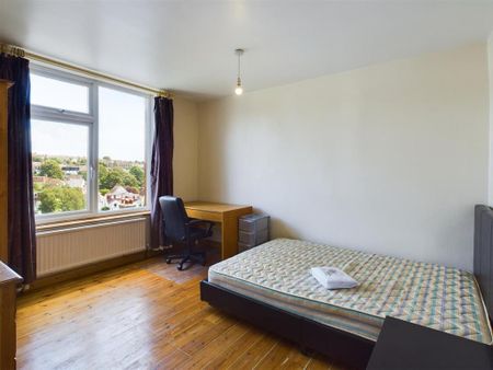 4 bedroom apartment to rent - Photo 4