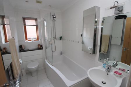 3 bedroom semi-detached house to rent - Photo 5