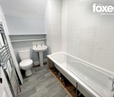 2 bed flat to rent in The Crescent, Bournemouth, Dorset, BH1 4EX - Photo 4