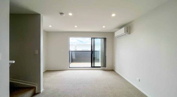 3 Bedroom Townhouse in Mangere Bridge! - Photo 1